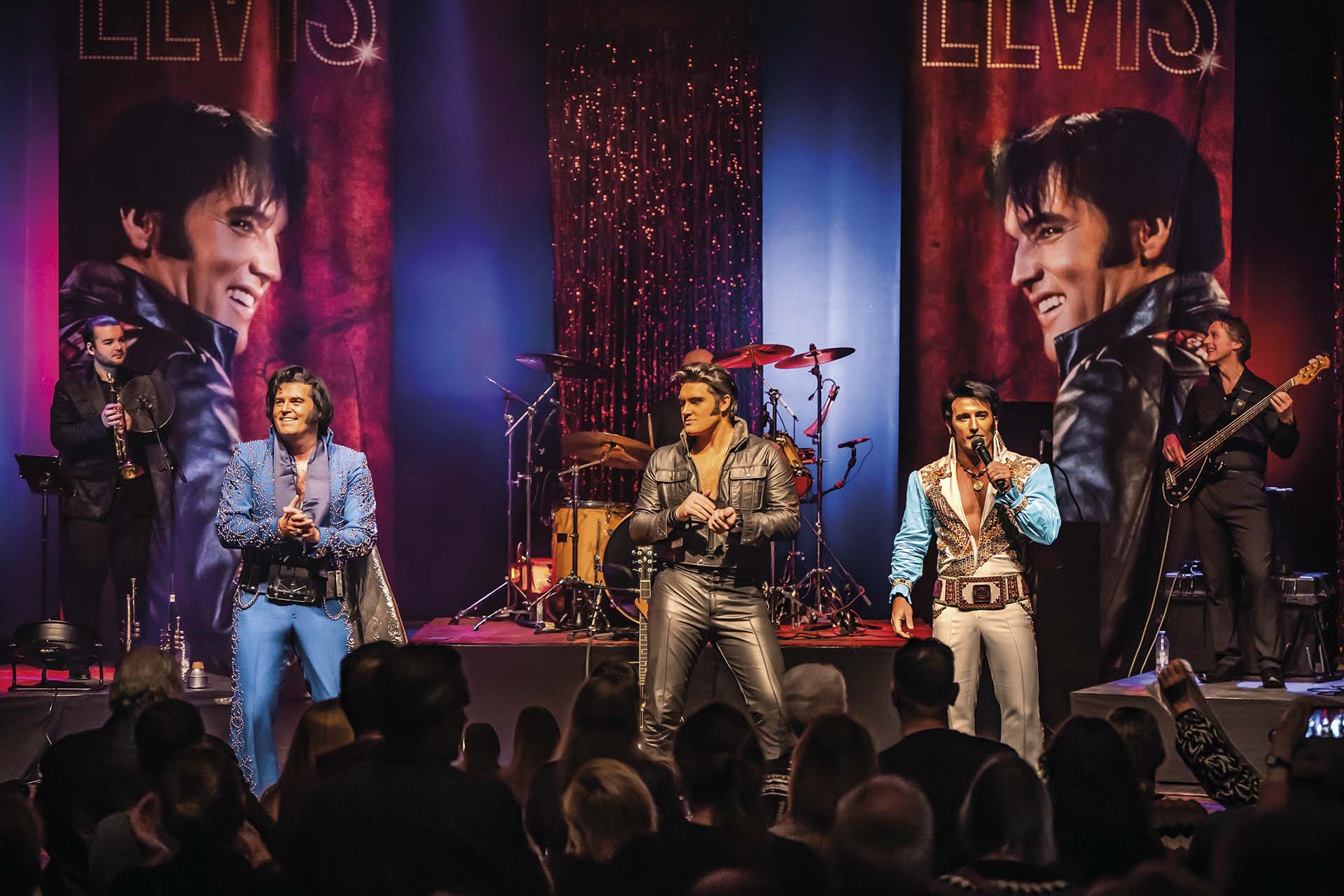 Drie Elvis-tributes samen op het podium.