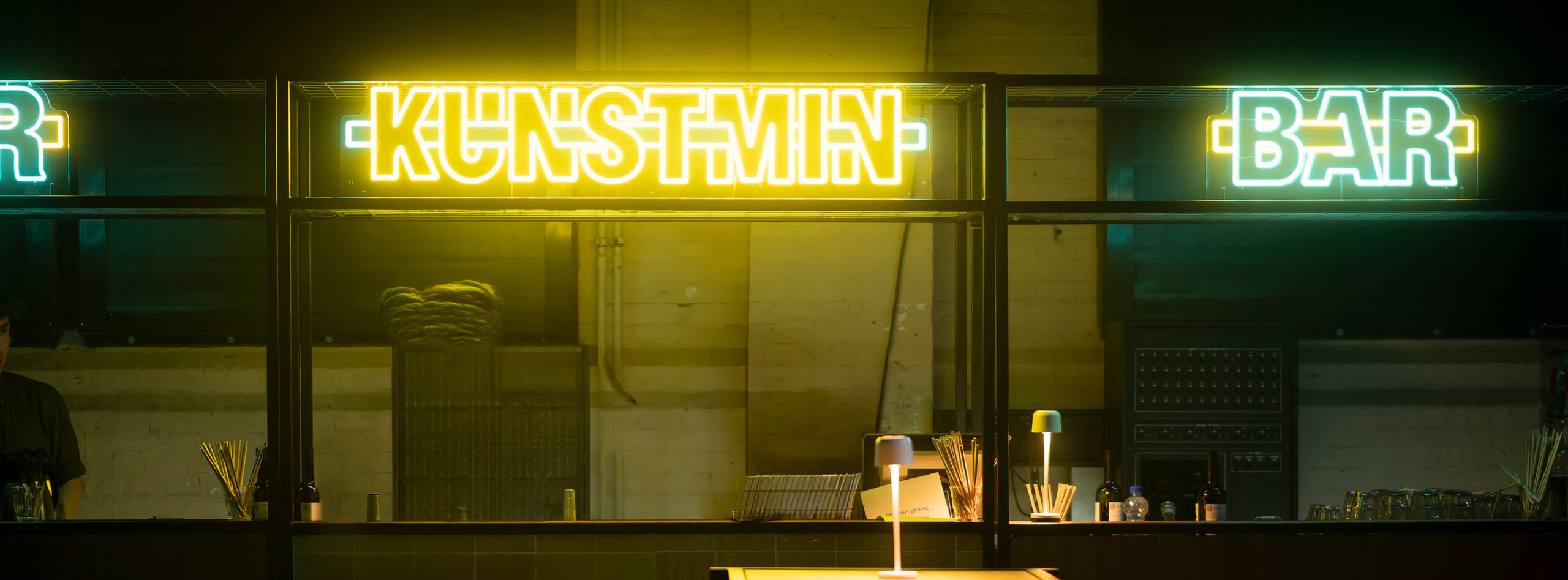 bar in cafe ketel leeg